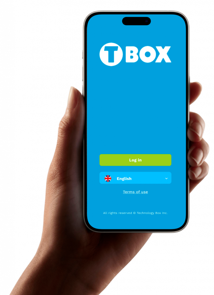 Mano sosteniendo un iphone mostrando la nueva app de TBox como una de las apps educativas lider en el mercado.